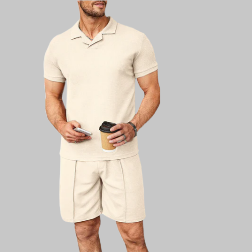 Herrset med v-ringad pikétröja och shorts i våffelmönster